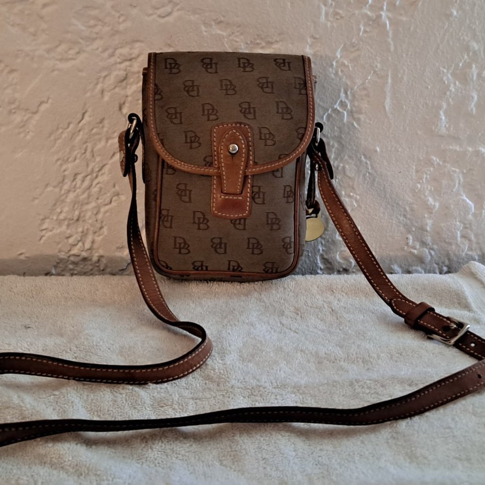 Small Dooney Bourke purse